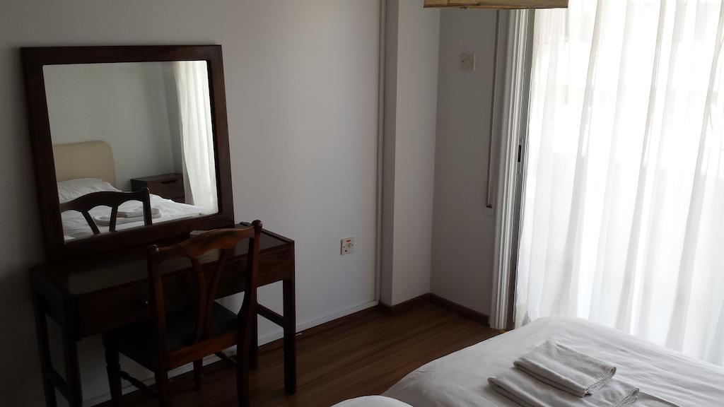 Francis Apartments Larnaca Quarto foto