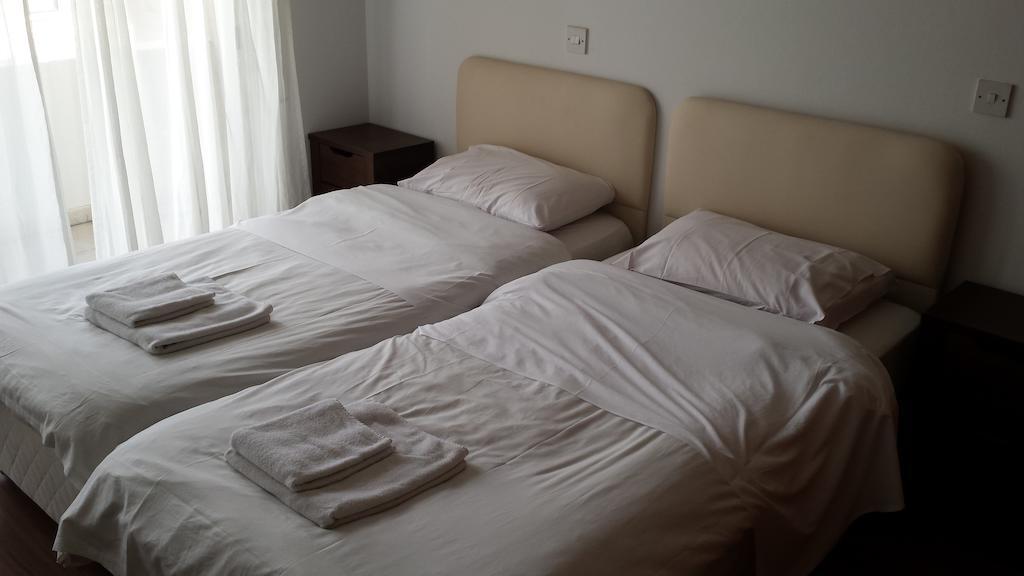 Francis Apartments Larnaca Quarto foto
